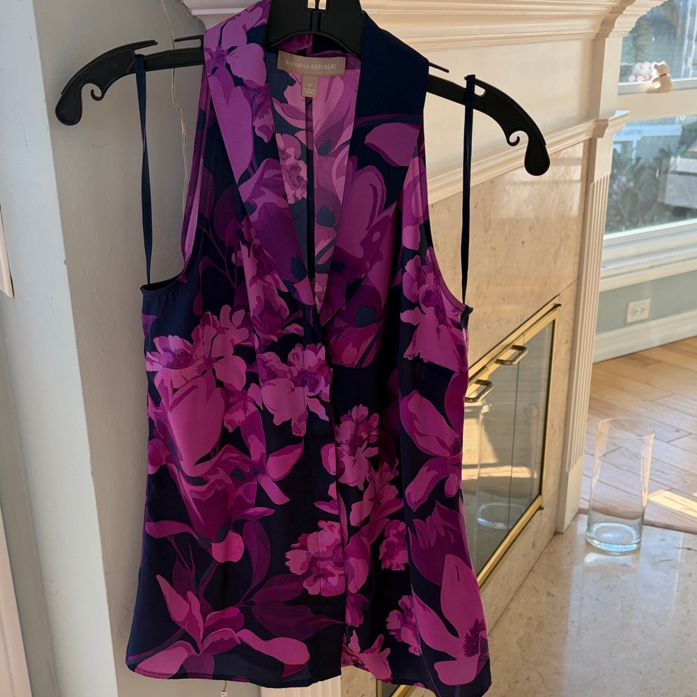Banana Republic Navy and Purple Floral Sleeveless V-Neck Blouse